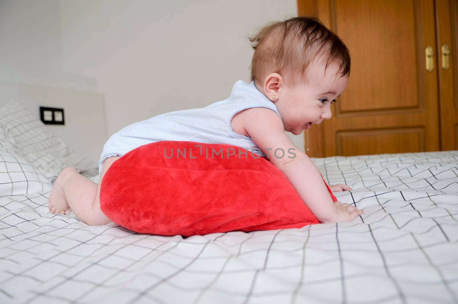 Baby girl, four months old, on the bed by javiindy