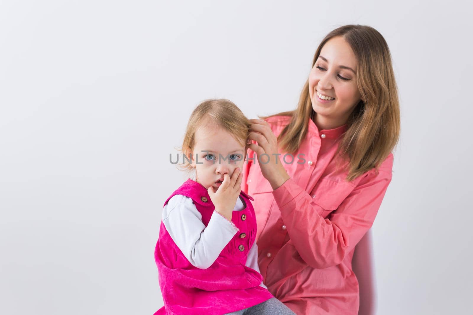 little girl pick in finger in the nose.