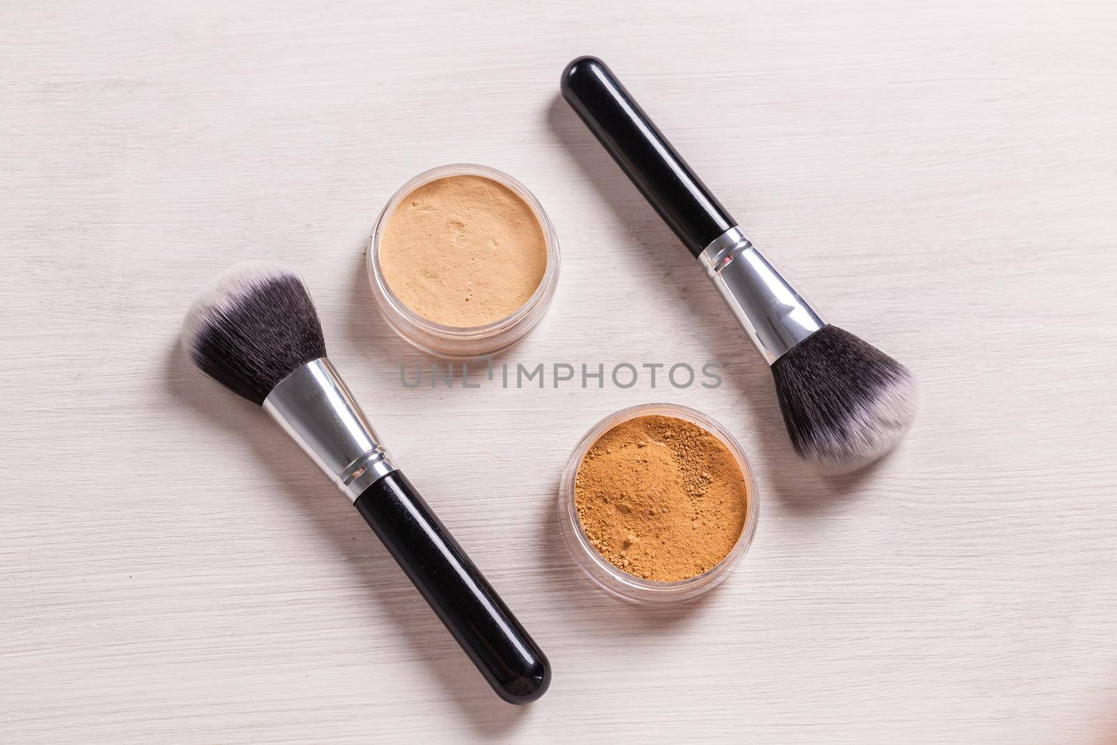 Mineral face powder and brush. Eco-friendly and organic beauty products.