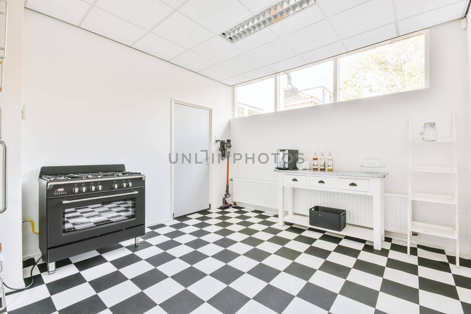 Design of wonderful room with checkerboard floor