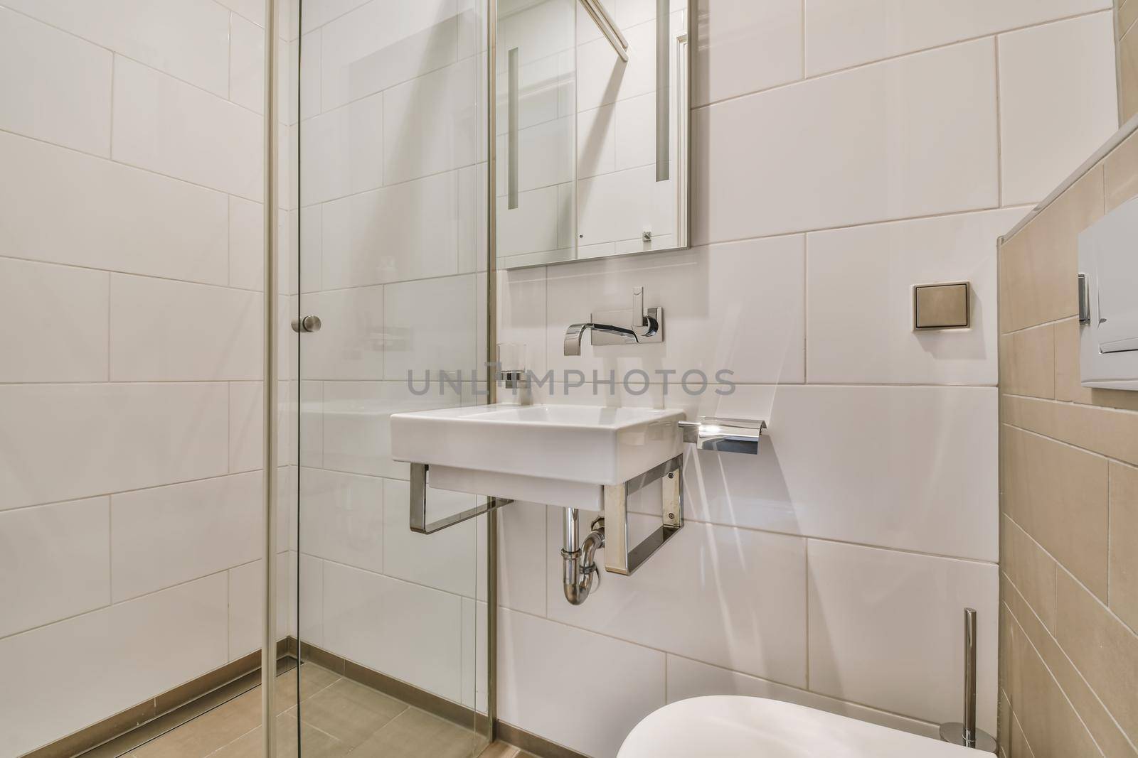Modern bathroom design by casamedia