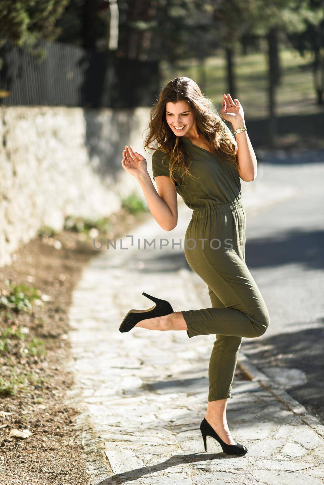 Portrait of beautiful woman smiling, wearing casual clothes in urban background