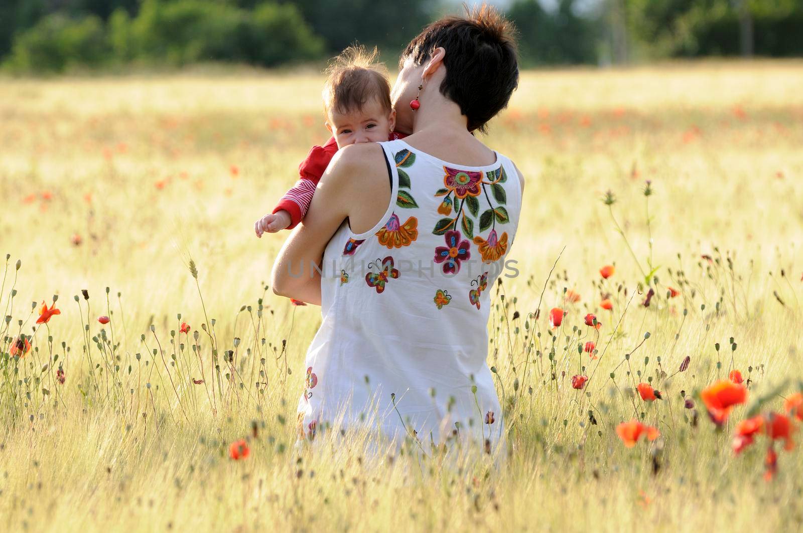 Mother and daughter in a poppy field by javiindy