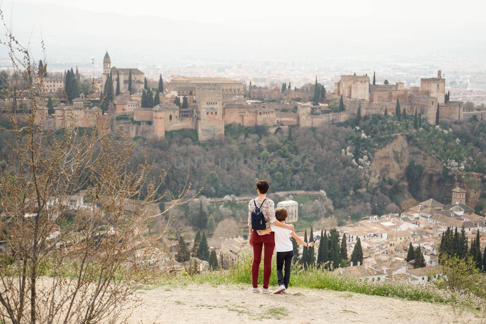 Mother and little daughter looking at the Alhambra by javiindy