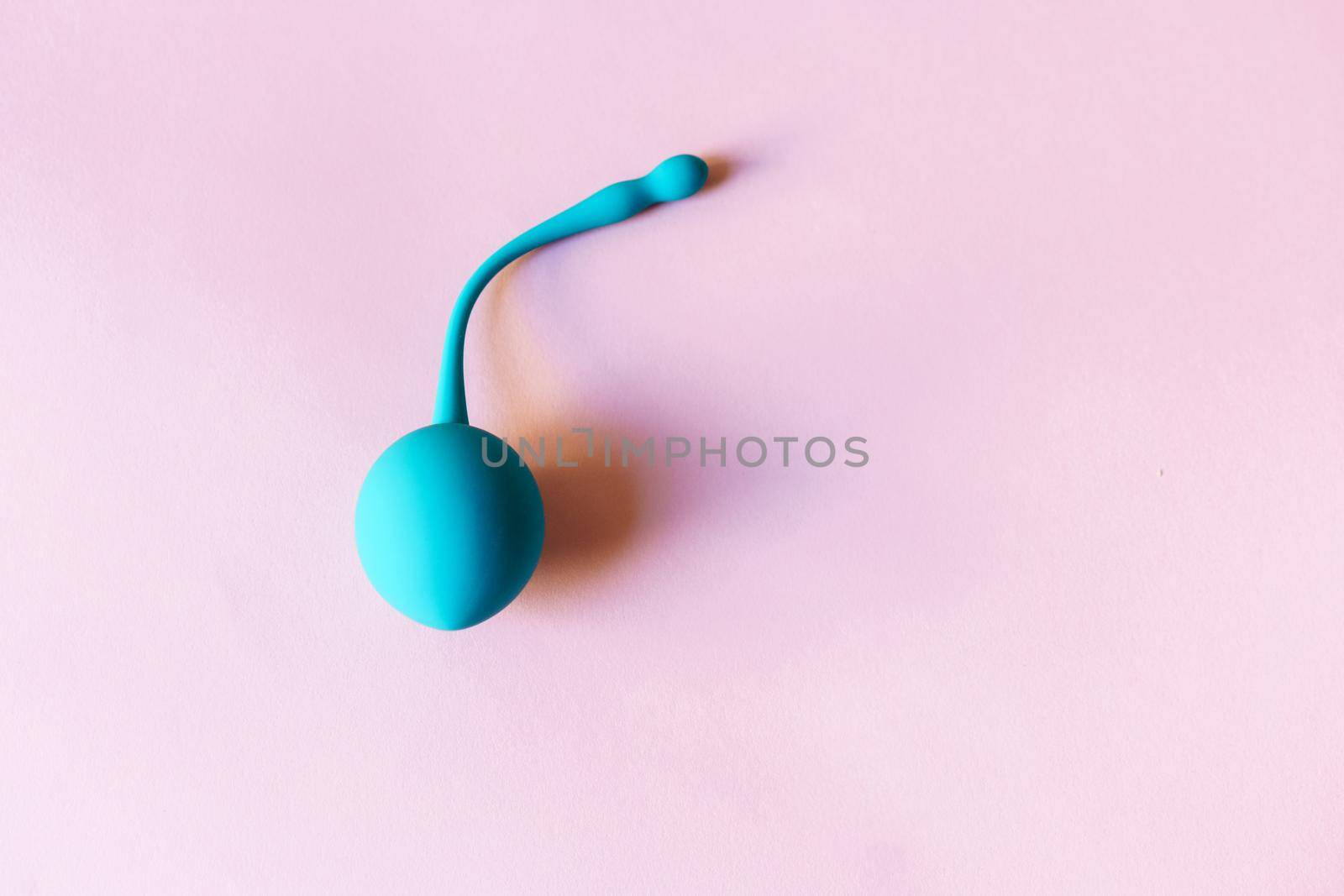 Color Kegel ball, Geisha ball in pink background by javiindy