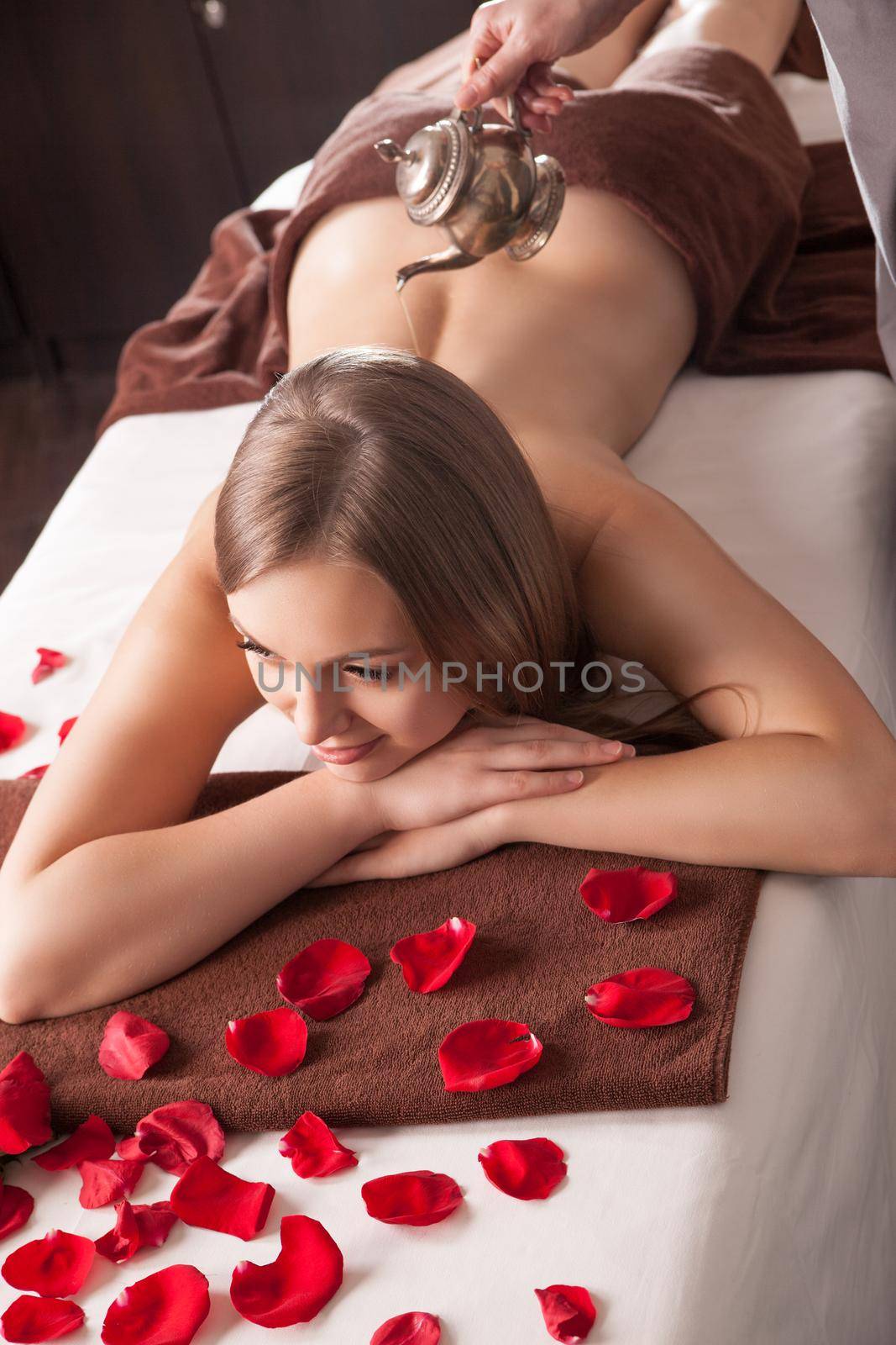 Woman enjoying a Ayurveda oil massage treatment in spa