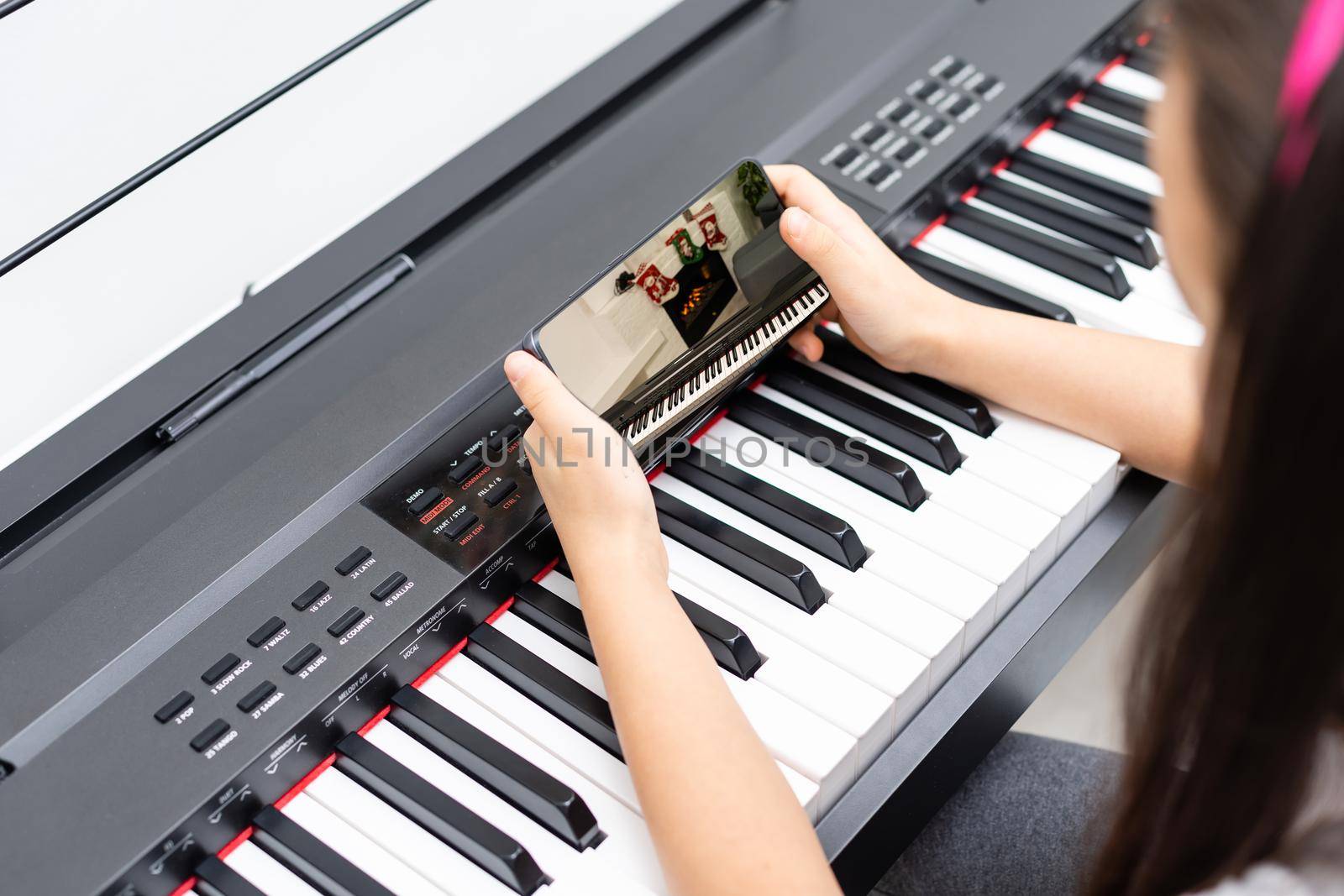 Music Piano Internet Class At Home Studying Online