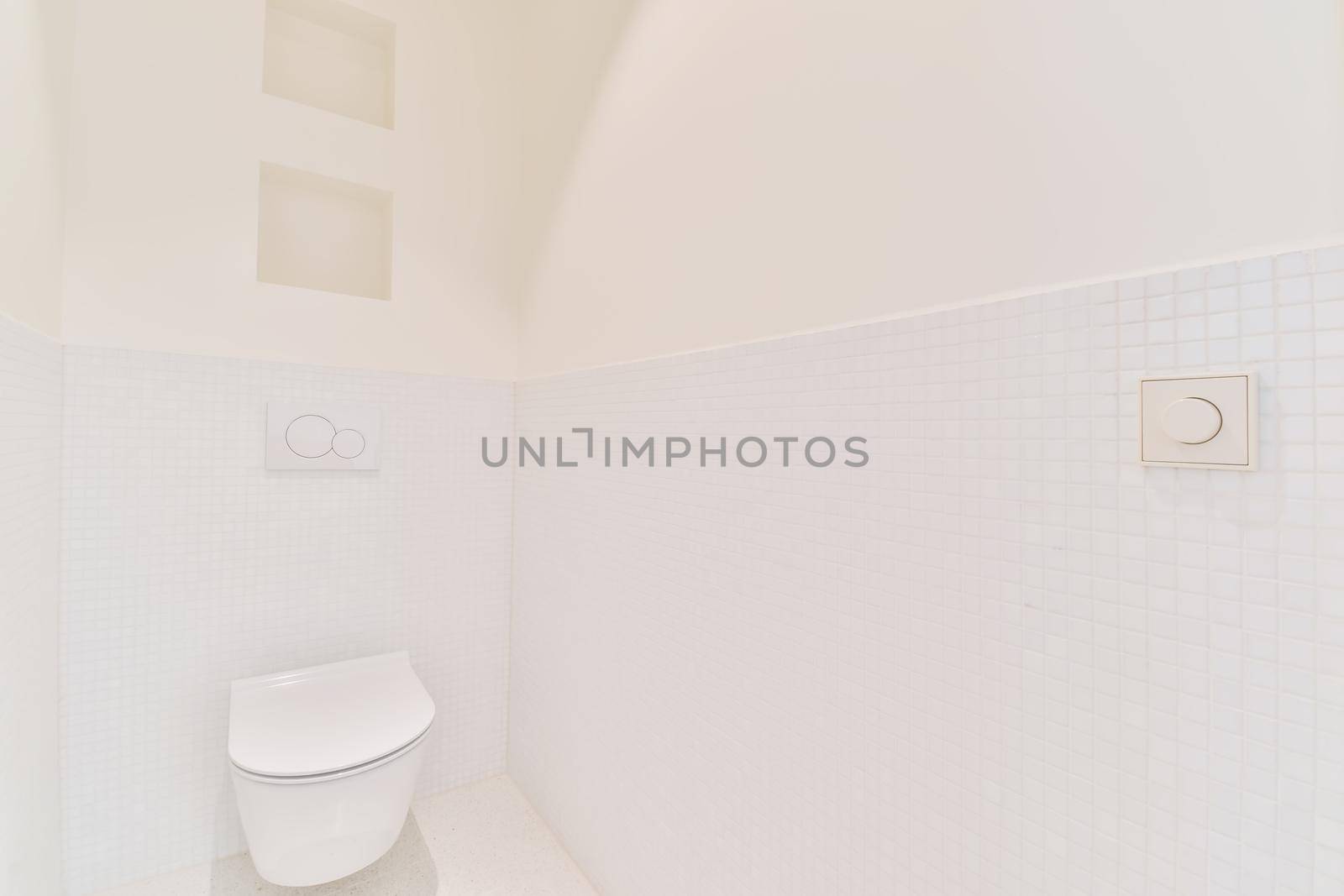 Stylish washroom design by casamedia