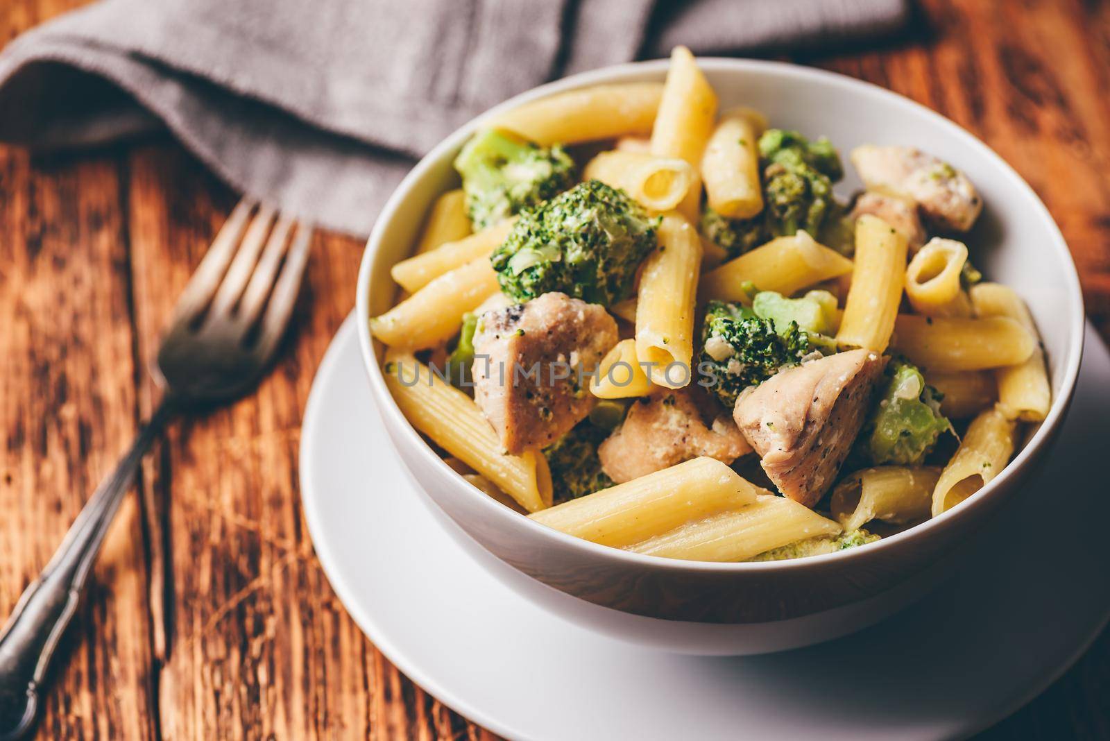 Creamy whole wheat pasta with chicken and broccoli