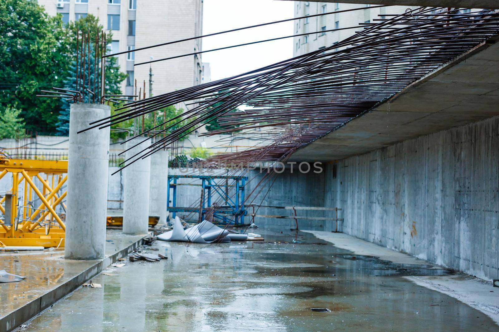 Design of reinforcement cage of reinforcement for concrete frame house, brick house, formwork for concrete pouring, construction site, working crane, construction of houses