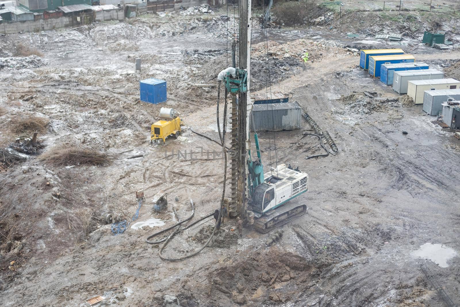 Drilling construction, construction drill into the ground