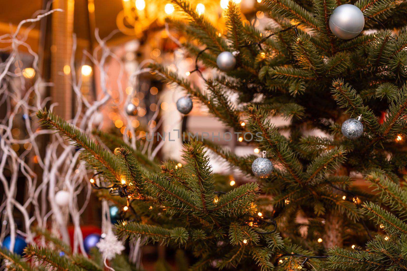 street Christmas decorations: a wreath with balls and garlands.