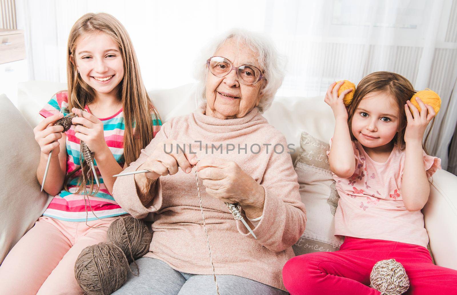 Granddaughters knitting with grandmother by GekaSkr