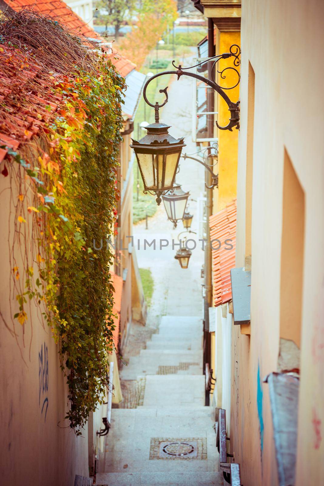 Old town of Warsaw by tan4ikk1