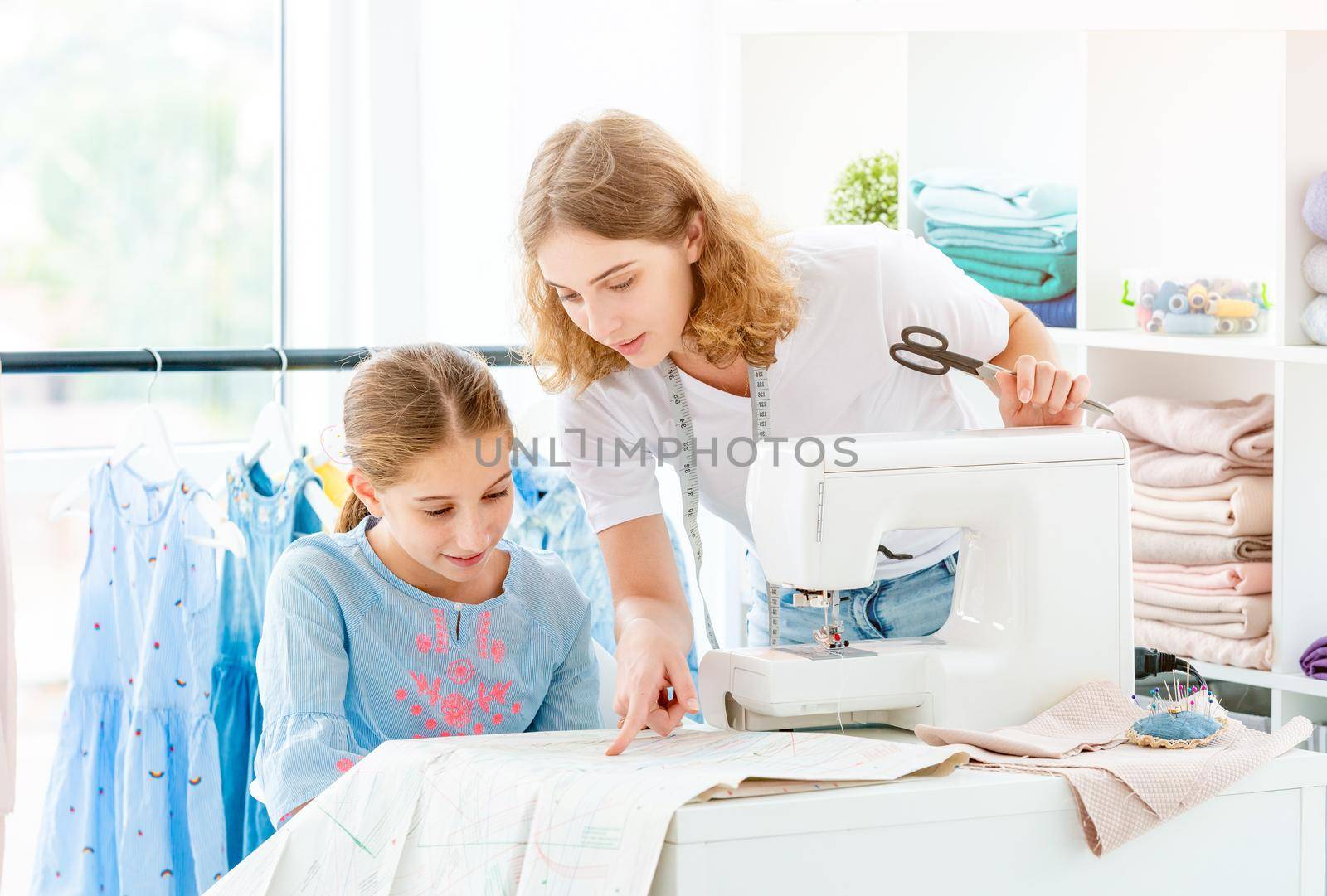 Tailor is teaching student at workshop