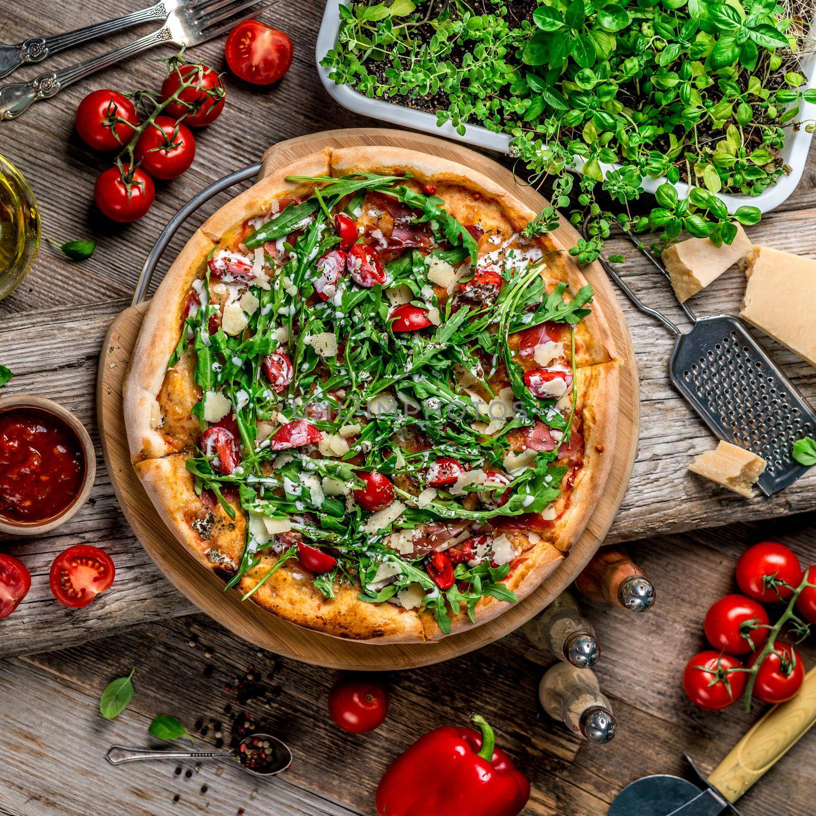 Pizza with ham, arugula and tomatoes by tan4ikk1