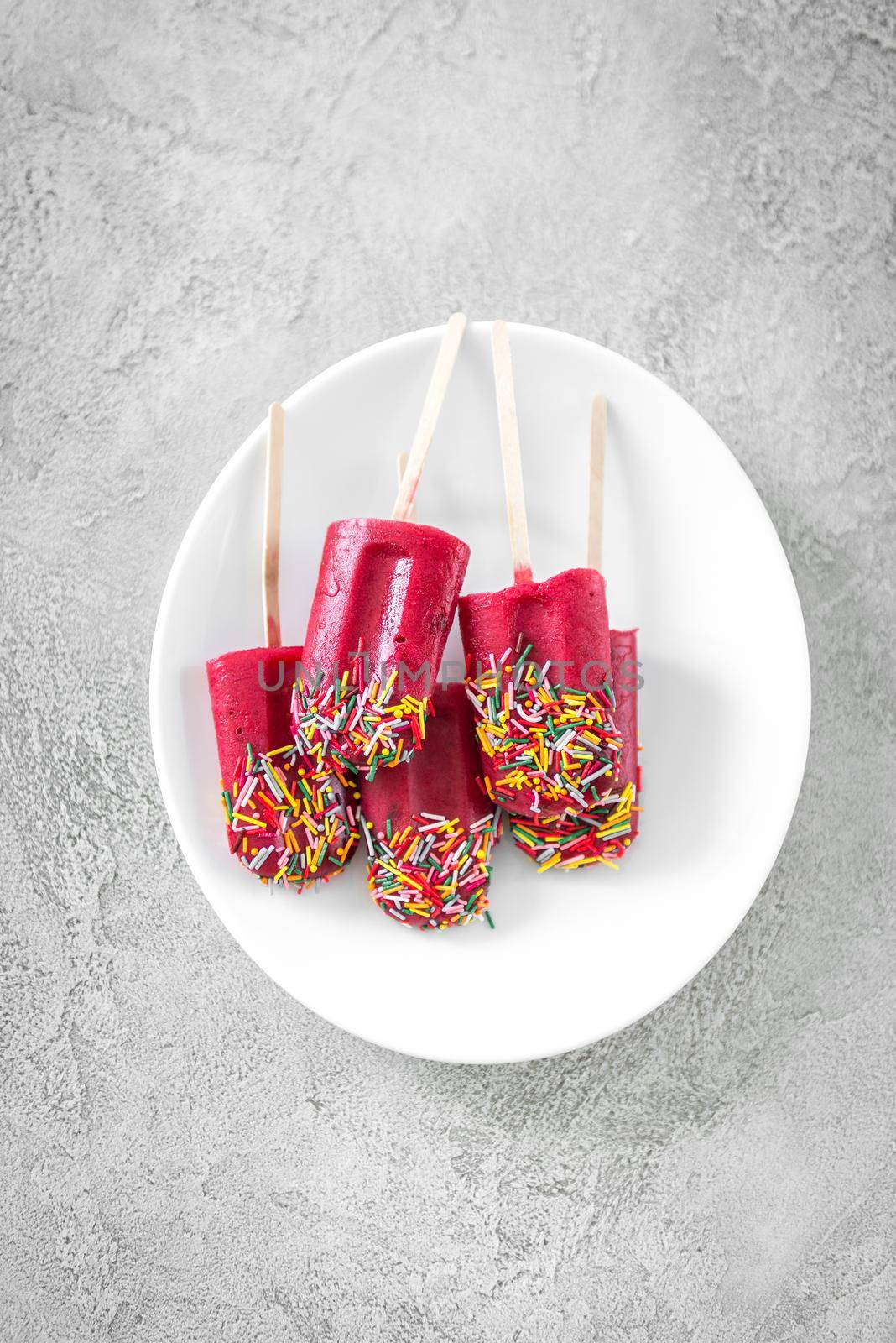 sprinkled popsicles made with red currant, raspberry, topview by tan4ikk1
