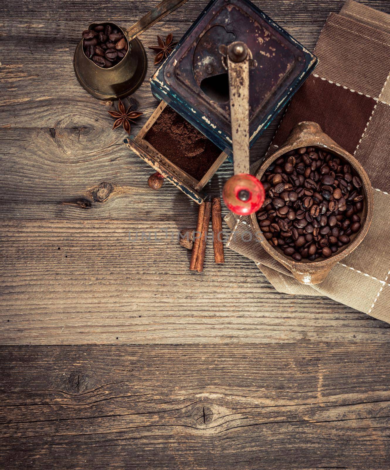 old grinder and coffee beans by tan4ikk1