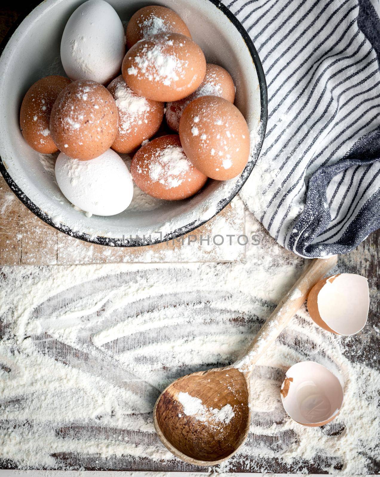 Empty eggshells on table sprinkled with flour, topview by tan4ikk1