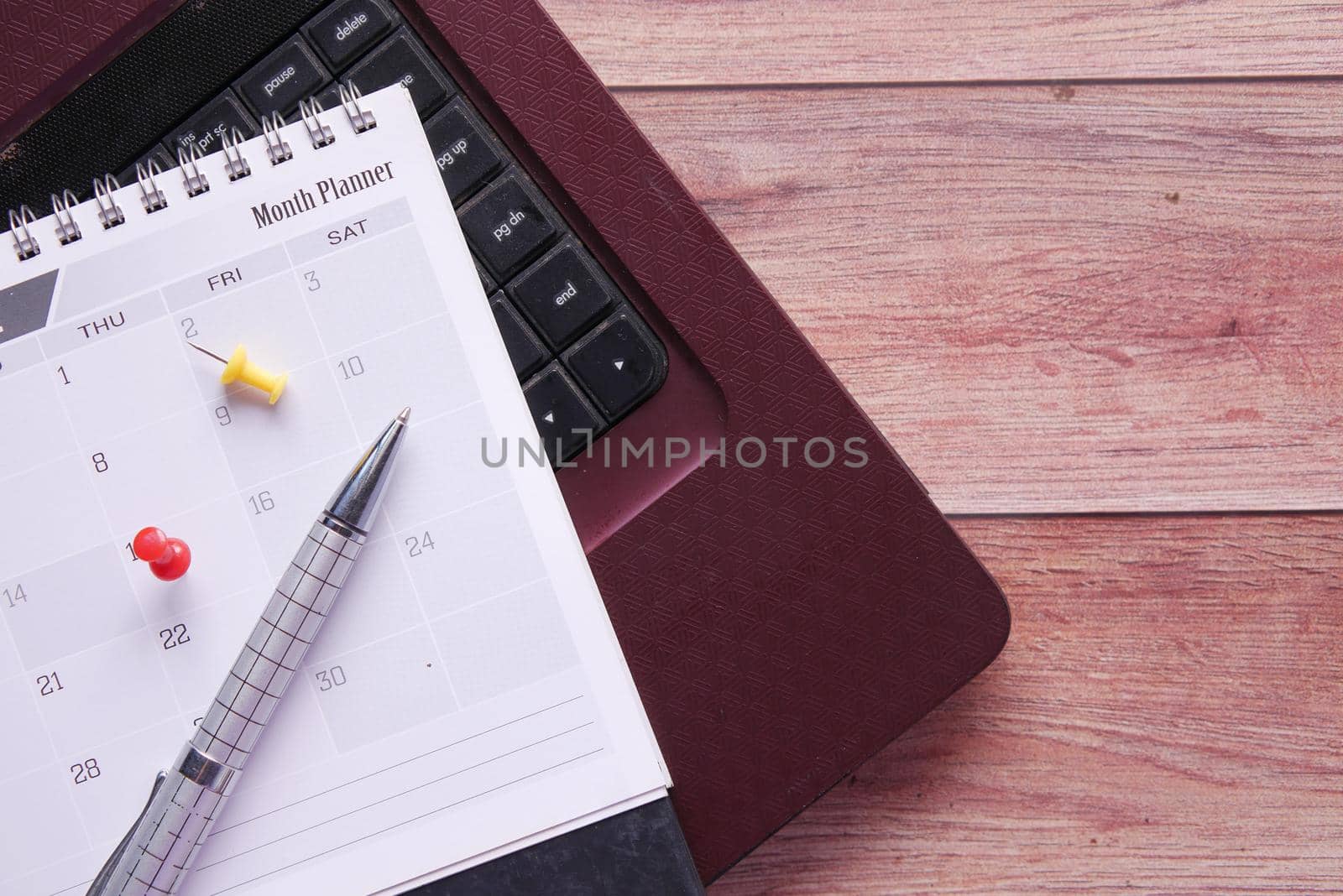 deadline concept with push pin on calendar date close up .