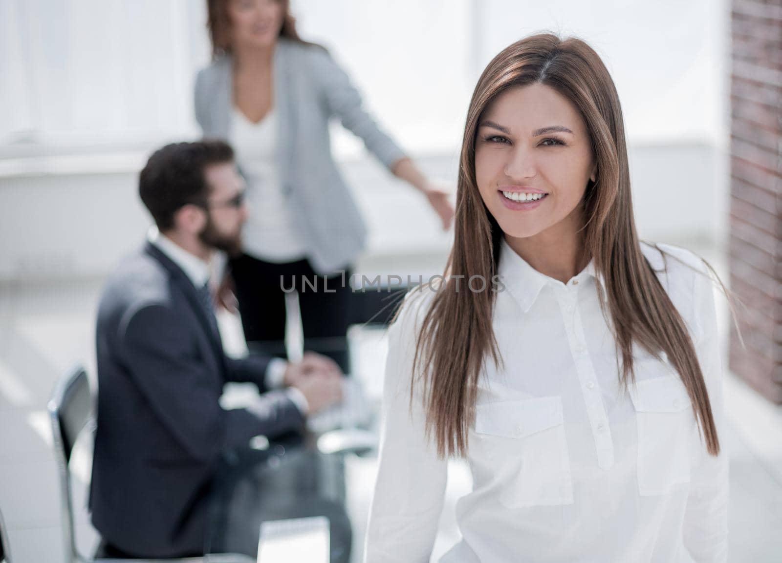 confident business woman at modern office. photo with copy space