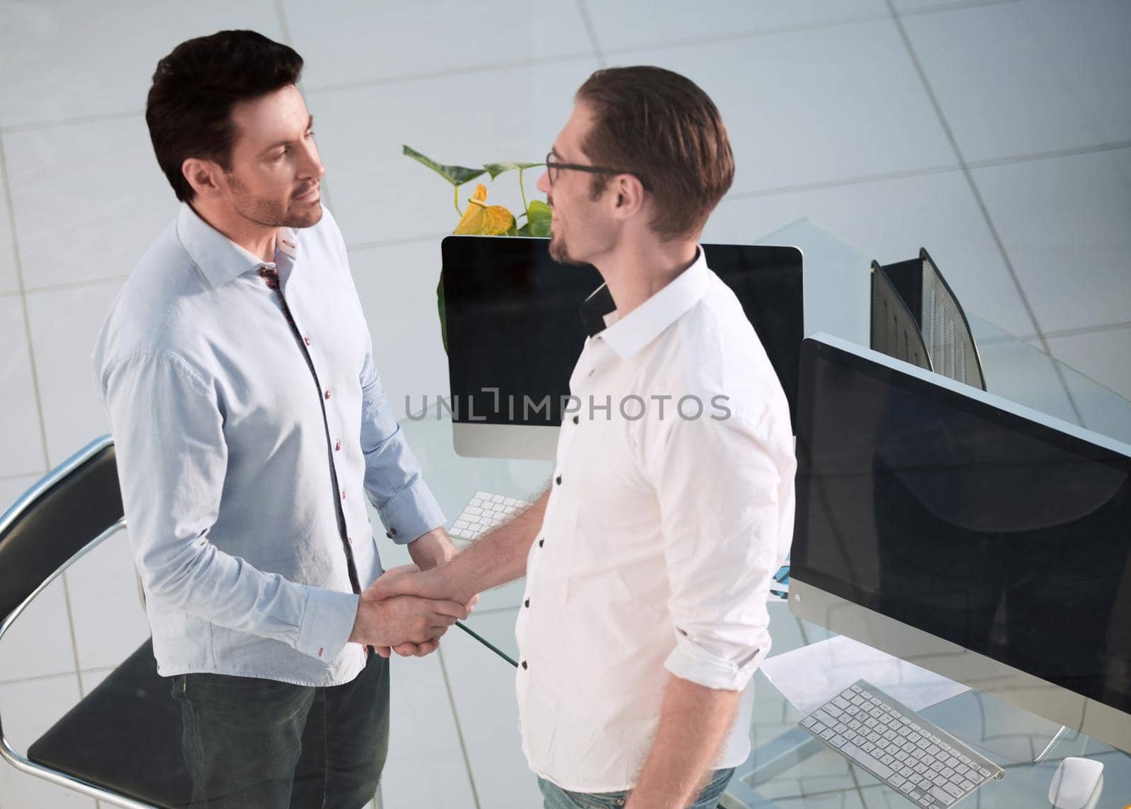 handshake business people near the desktop.concept of partnership
