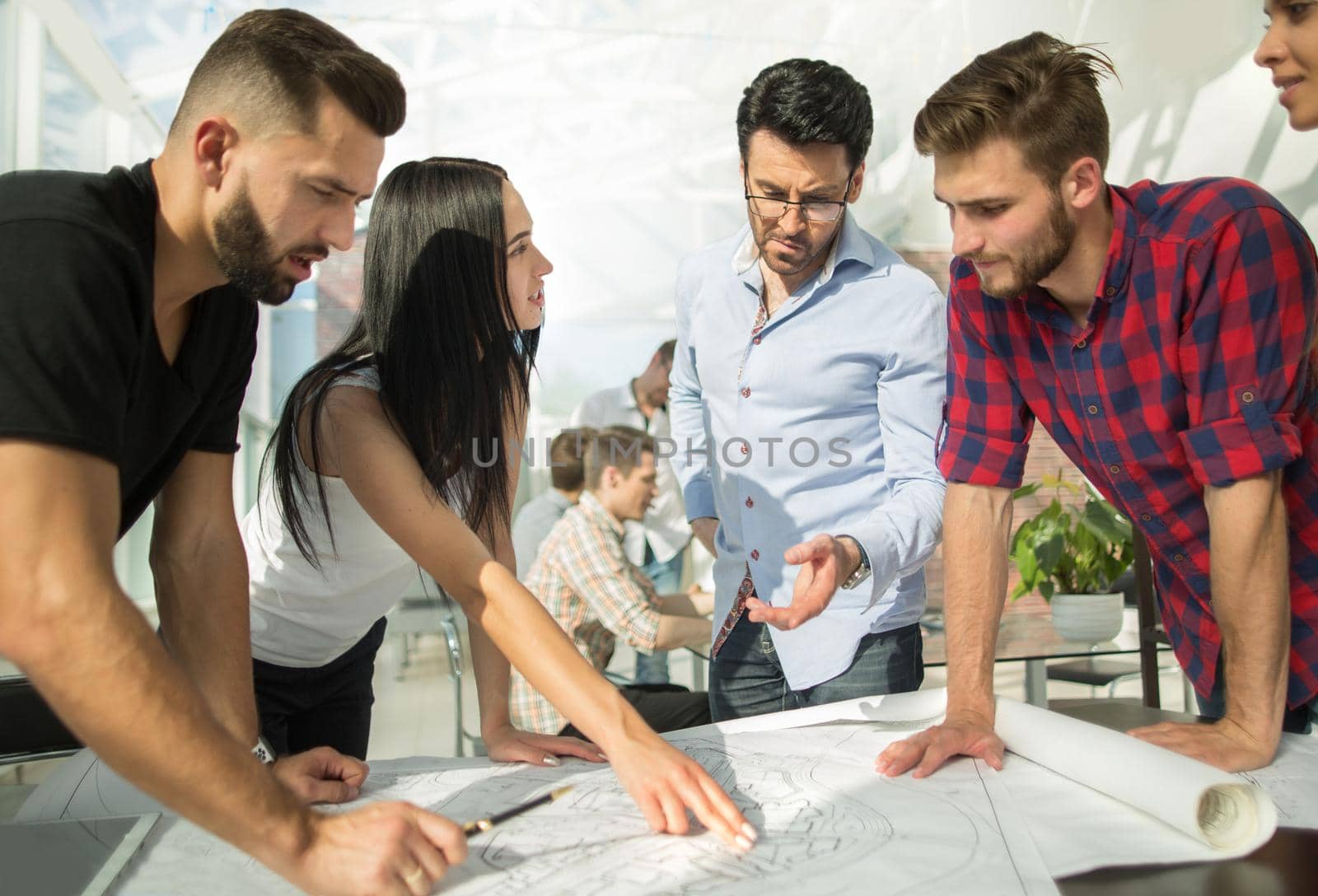 architect discusses the project with the business team.the concept of professionalism