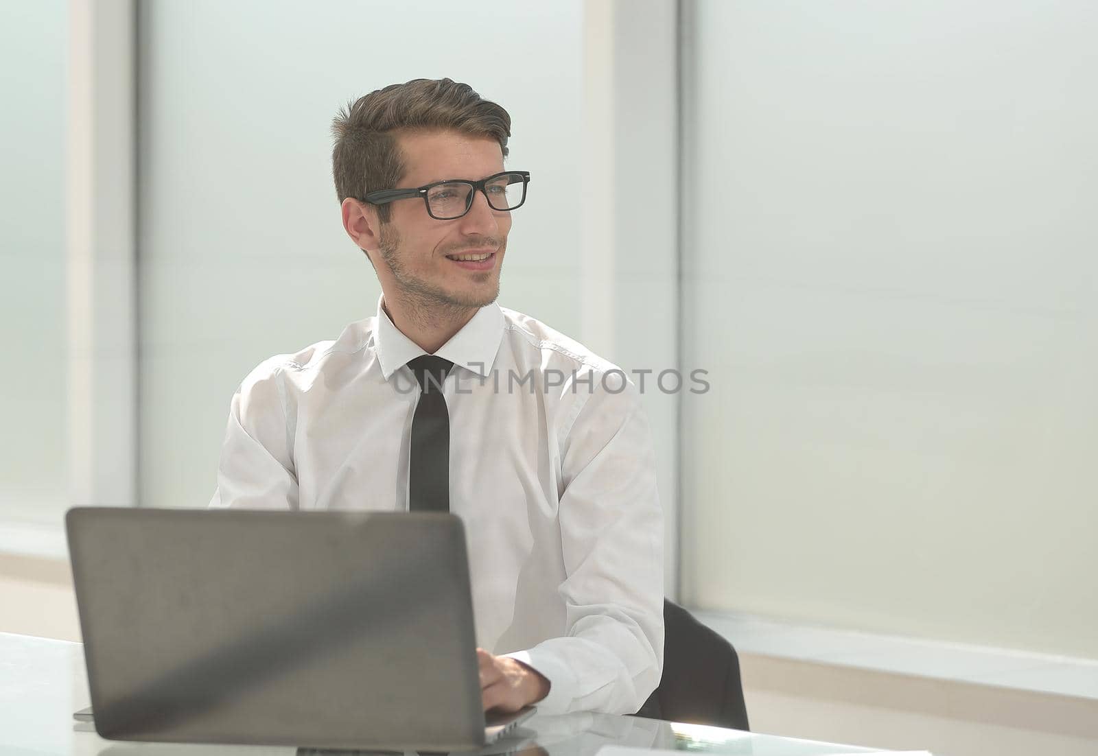 businessman sitting at his Desk.photo with copy space
