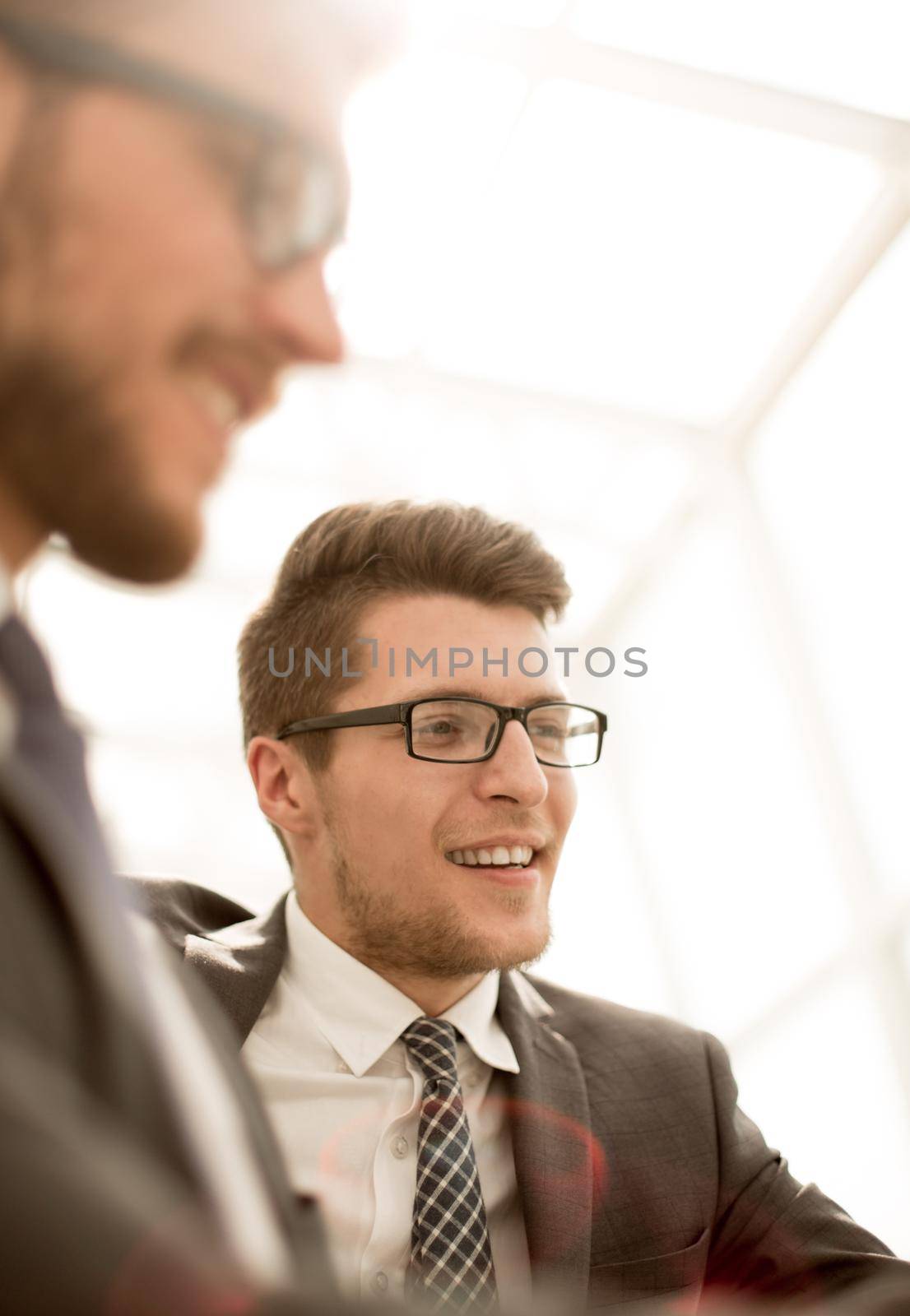 close up.businessman working on a laptop sitting at his Desk .people and technology