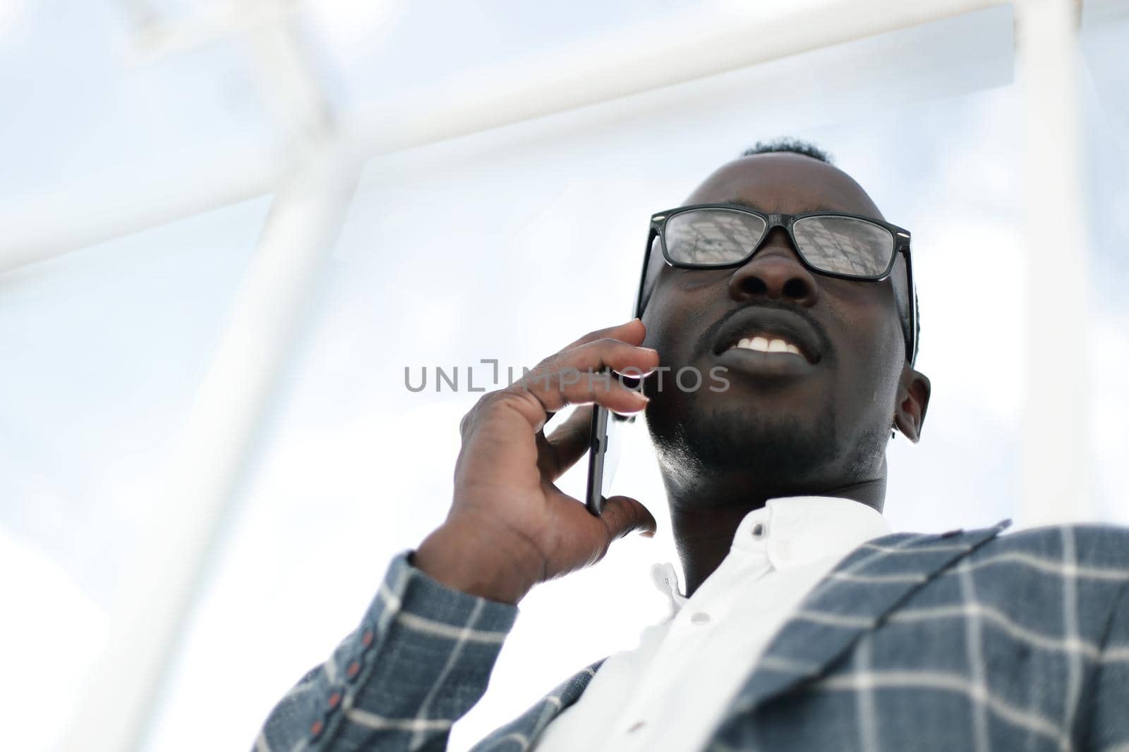 bottom view.smiling businessman talking on a mobile phone.photo with copy space