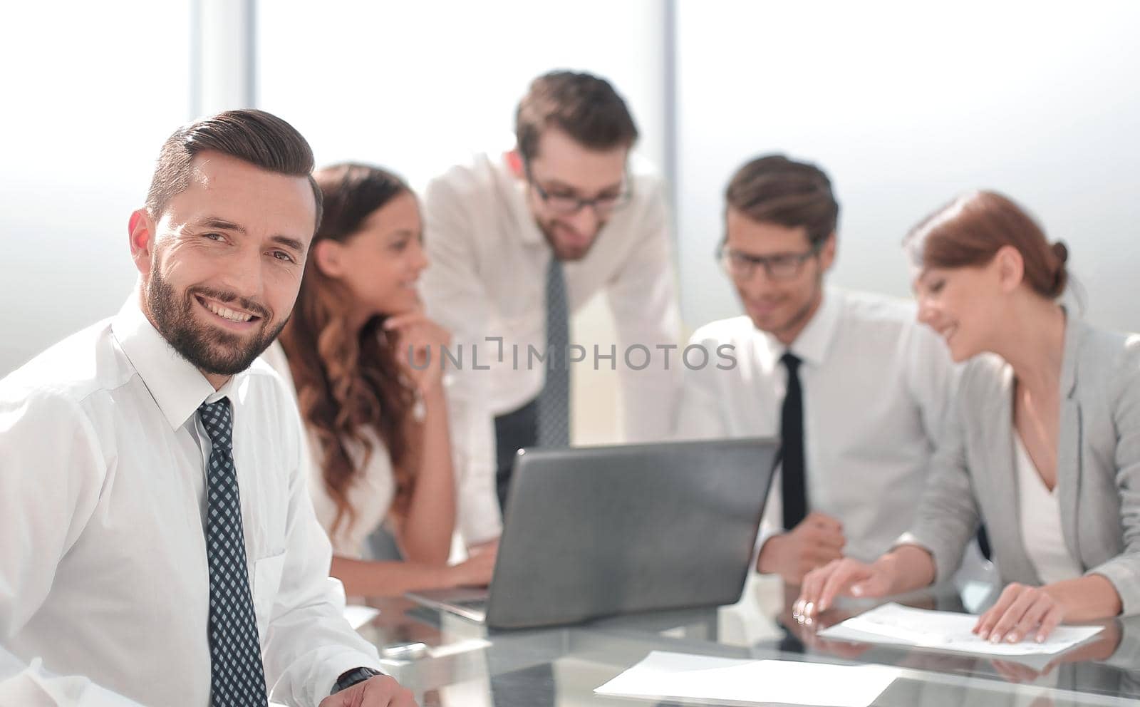 businessman on the background of the workplace. the concept of teamwork