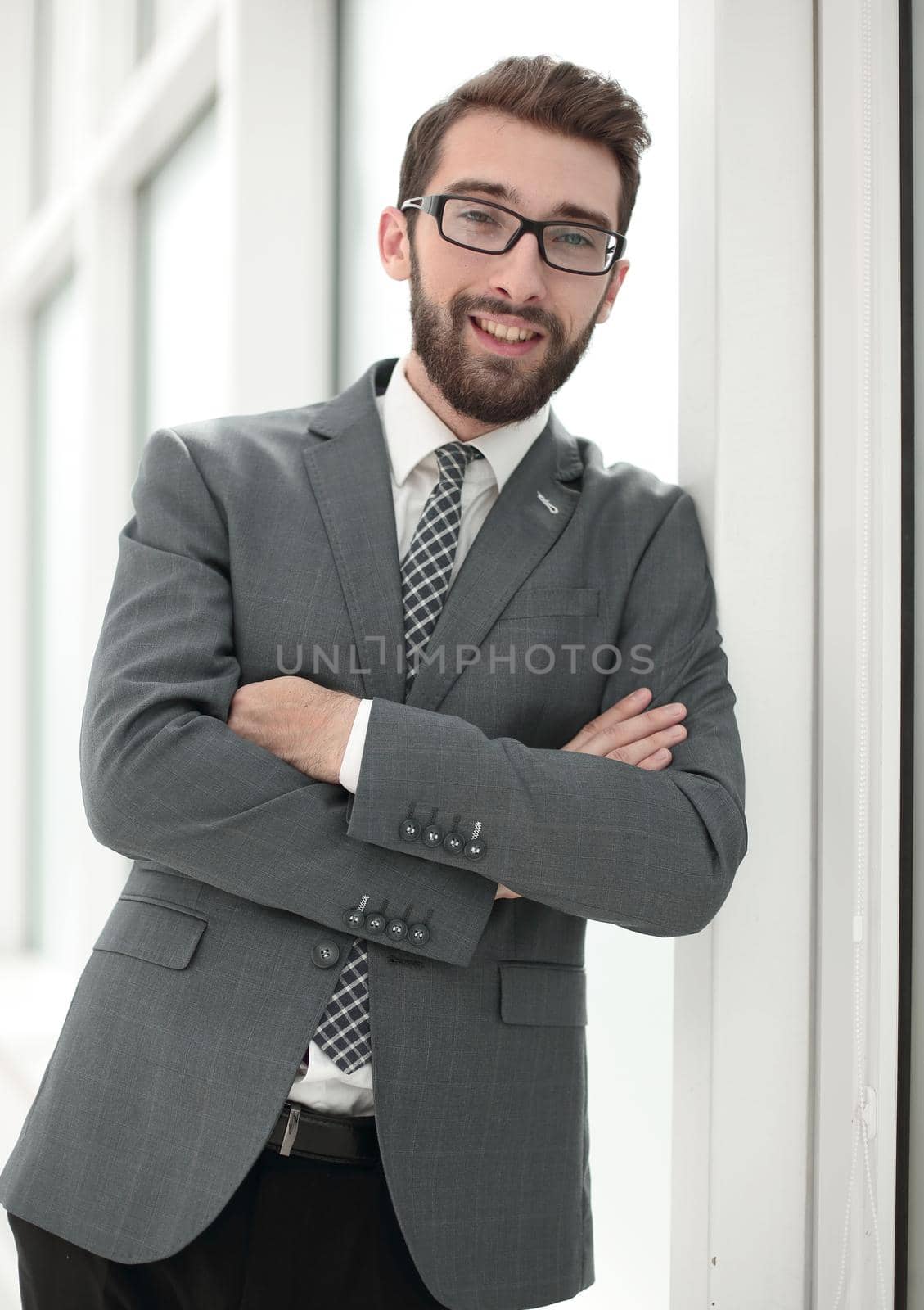 close up.smiling businessman standing in the office.business people