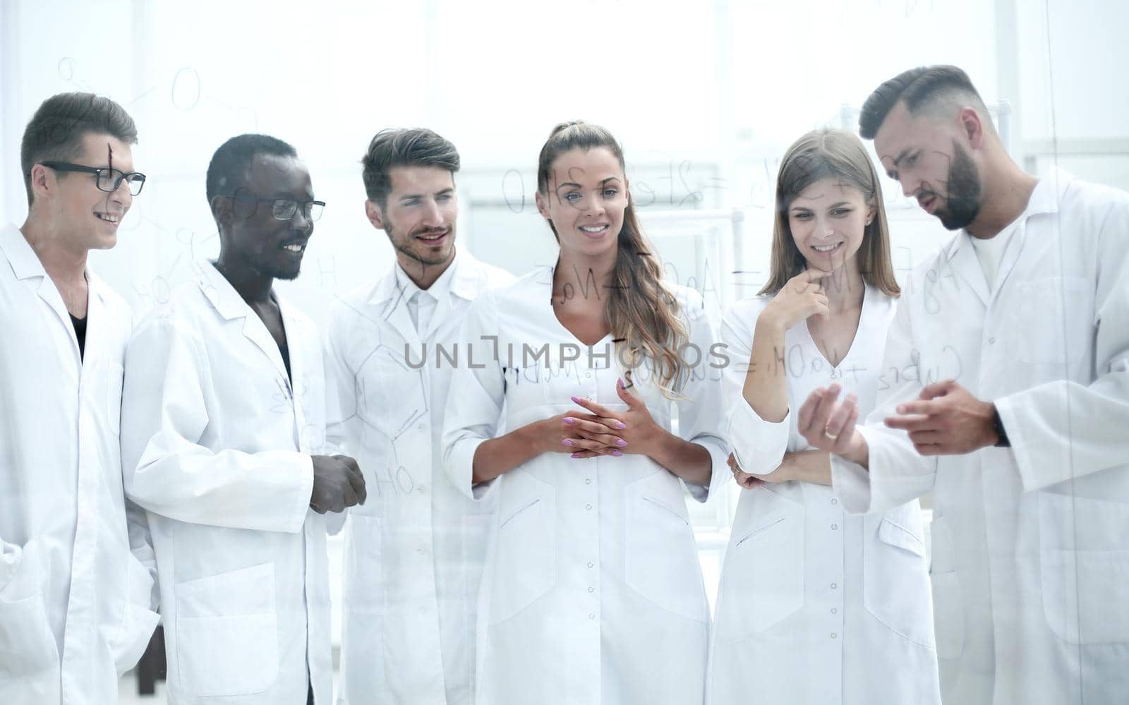 group of laboratory scientists discussing their research in the laboratory.