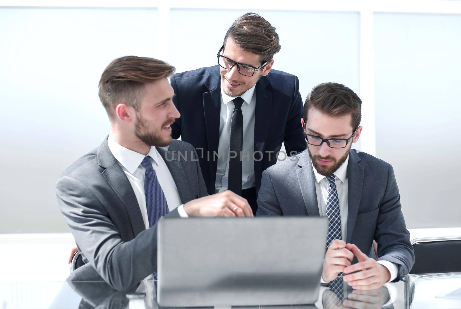 group of business people discussing business issues.business concept