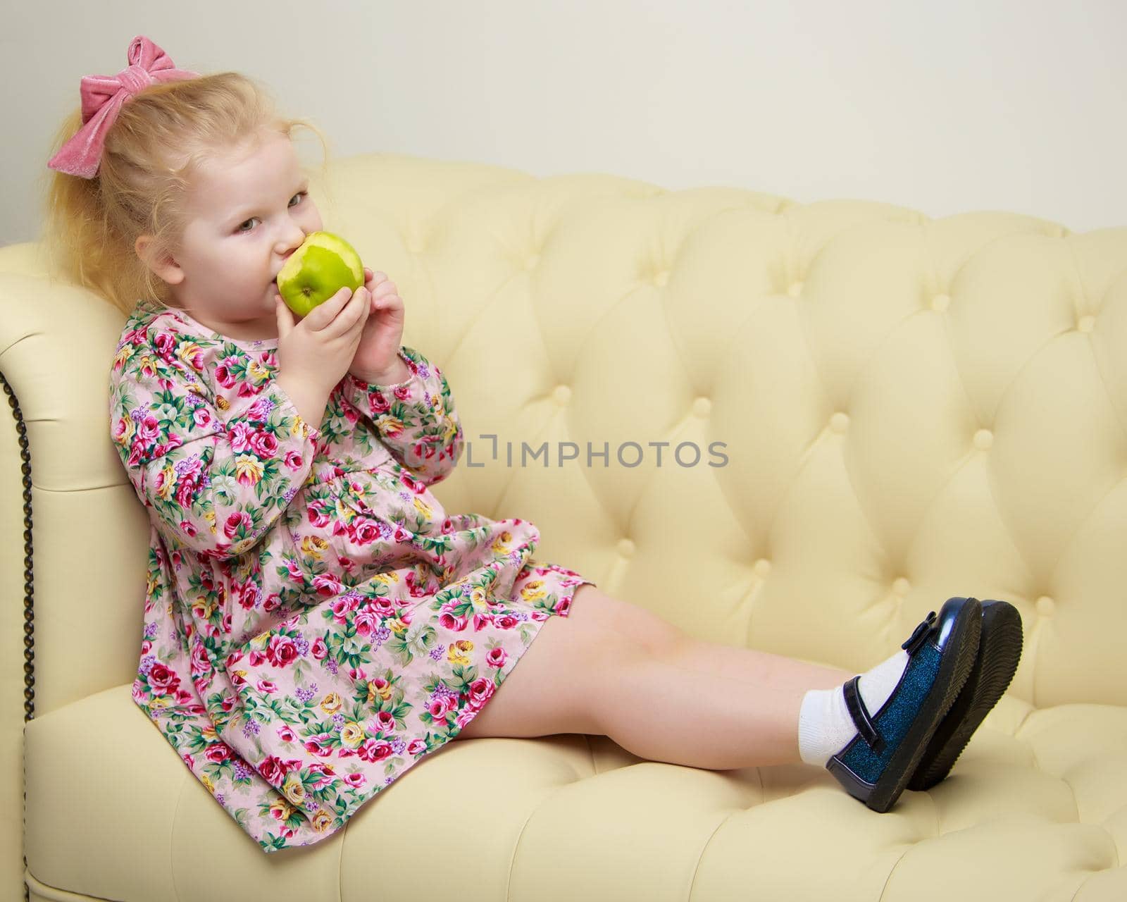 Little girl with an apple. Concept of healthy eating, harvesting.