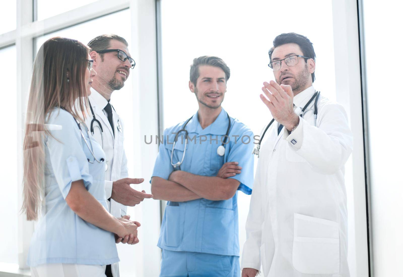 leading doctor talking with hospital staff. photo with text space