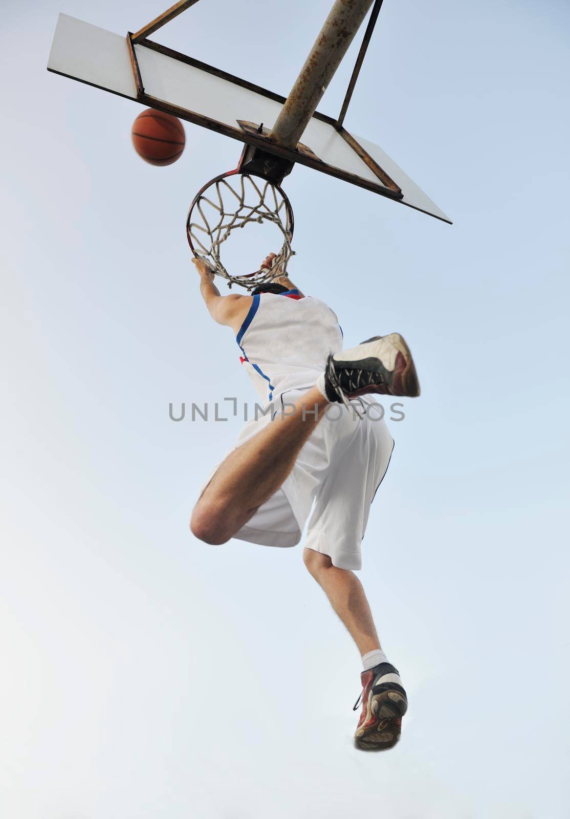 basketball player by dotshock