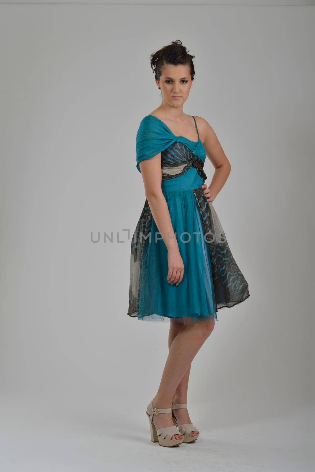 elegant woman in  fashionable  stylish dress posing in the studio