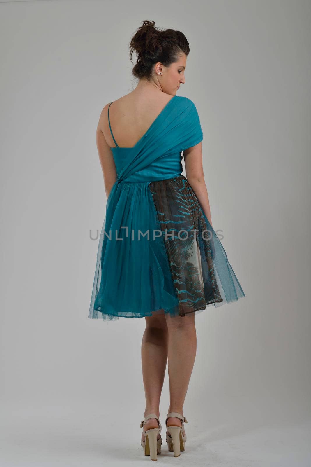 elegant woman in  fashionable  stylish dress posing in the studio