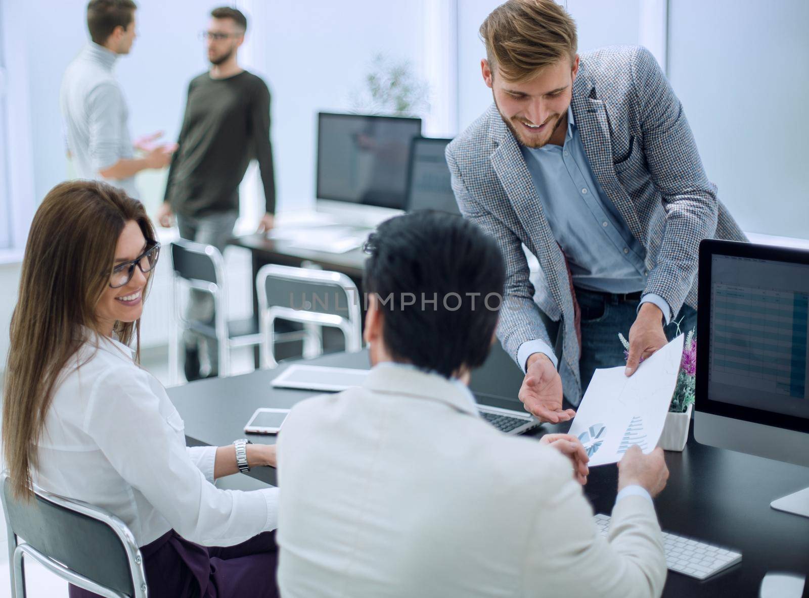 employees working with documents in the office.business concept