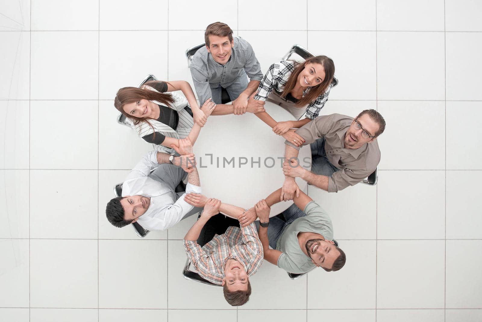 top view.single business team sitting at the round table.the concept of teamwork
