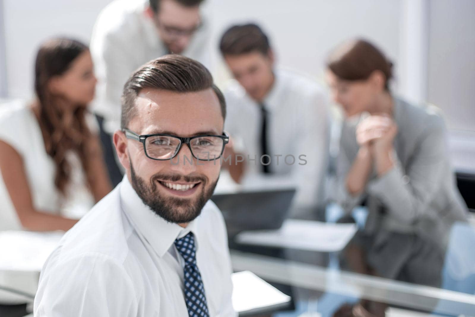 businessman in front of his business team.business concept