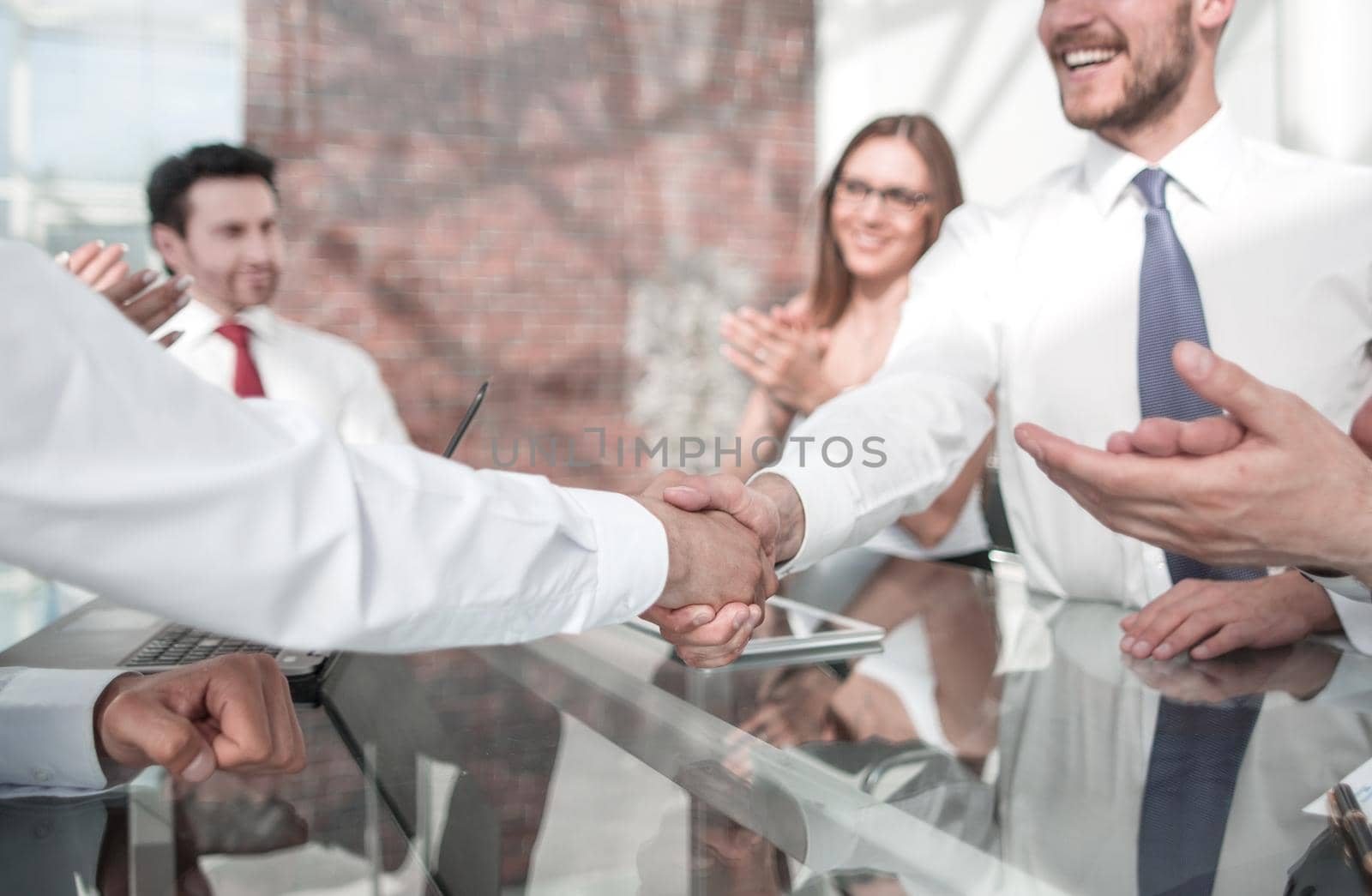 handshake of business people after the signing of the contract. business concept