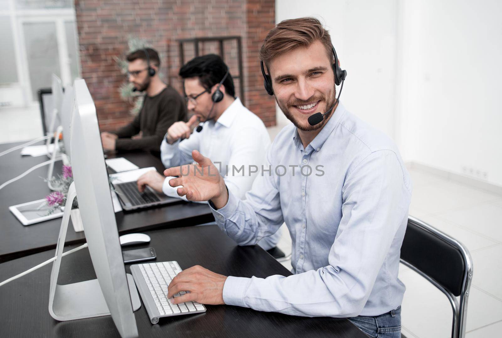 portrait of the call center operator in the workplace by asdf