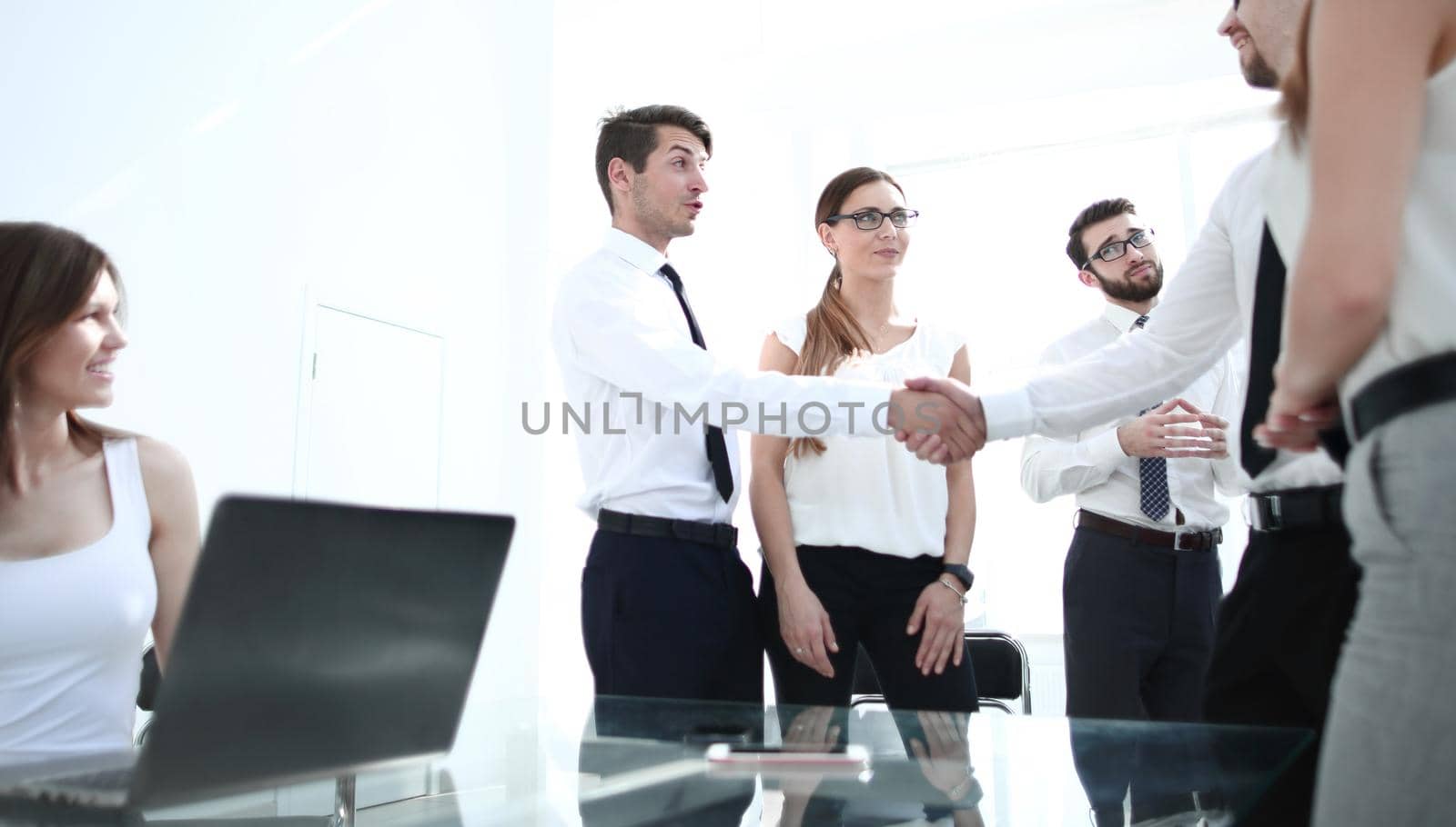 project Manager shaking hands with an employee of the company.photo with copy space