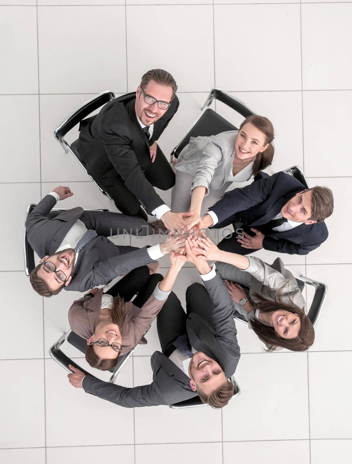 top view.a group of business people sitting in a circle.the concept of teamwork
