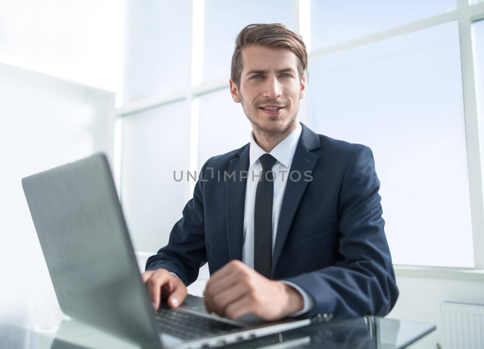 confident businessman sitting at the office Desk.photo with copy space