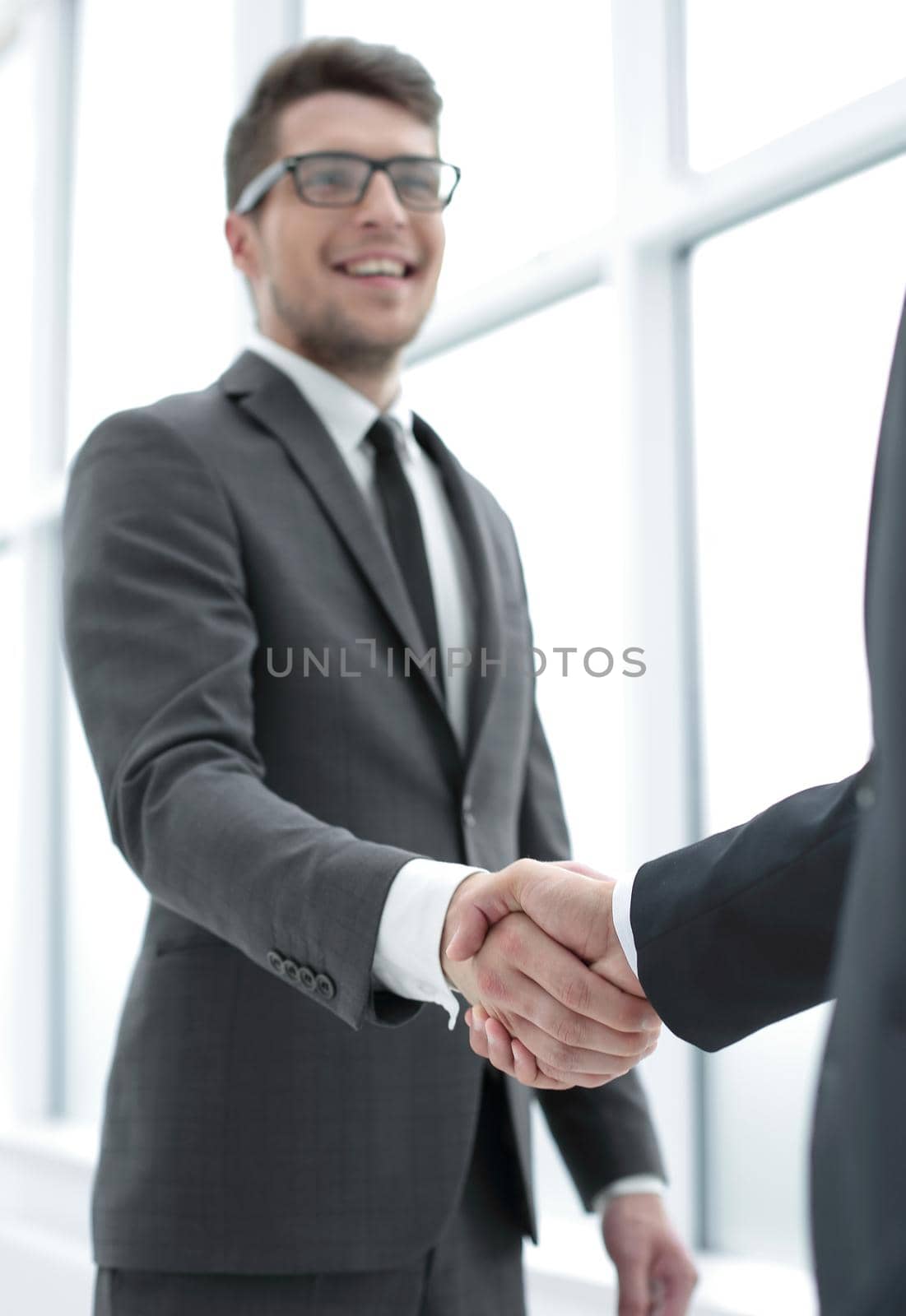 close up.businessman shaking hands with his partner.concept of cooperation