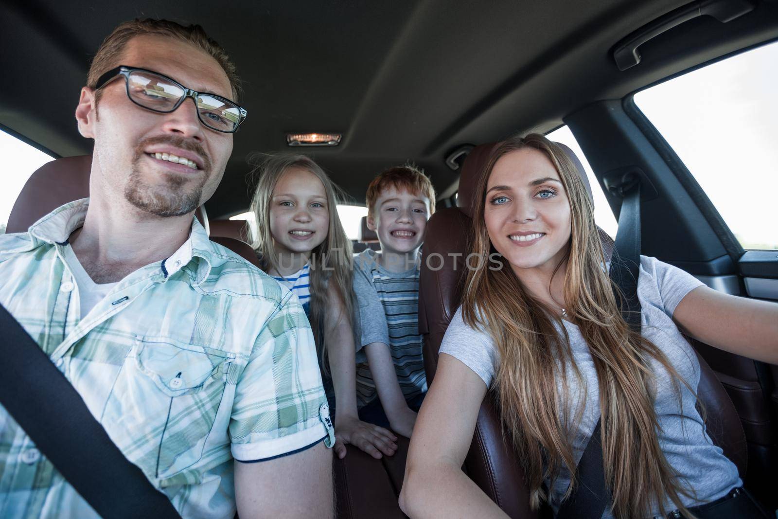 close up. happy parents with children go on a picnic.family holiday concept