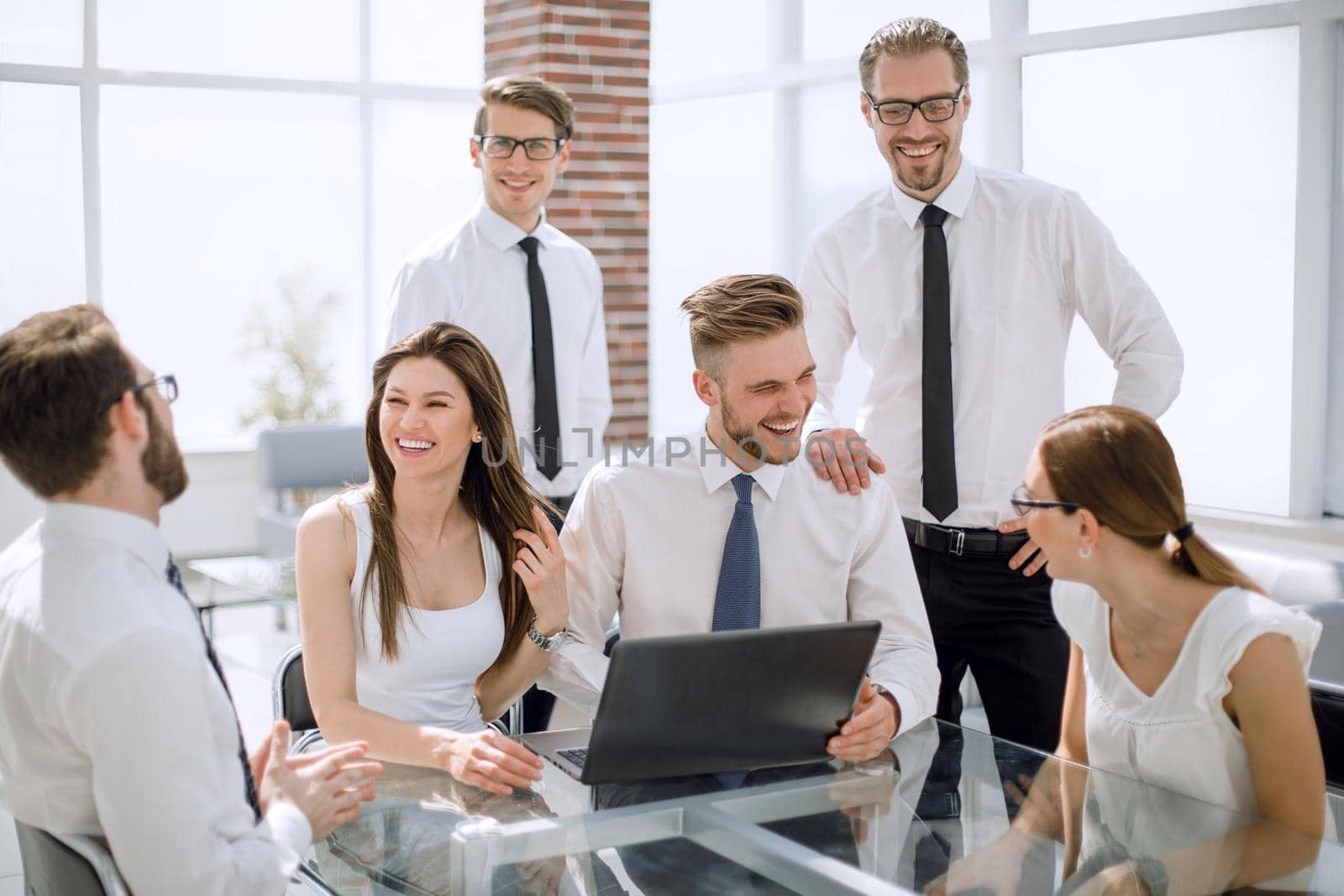 successful business team works in a modern office.the concept of teamwork